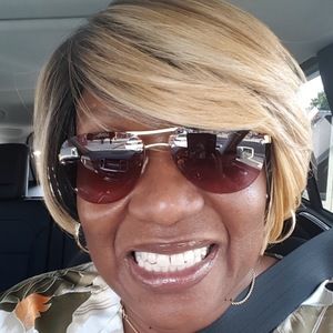 Meet your Posher, Lynnora